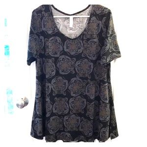 LulaRoe M Perfect Tee - RARE TIGERS! Black base.